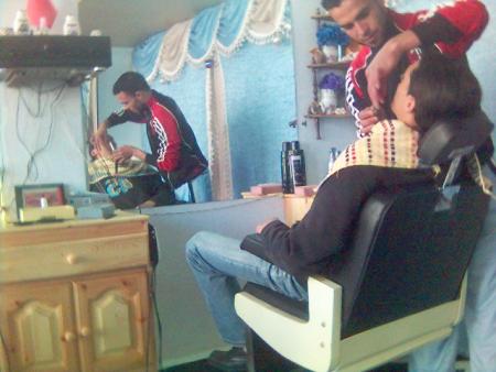 la je suis  avec mon coifeur